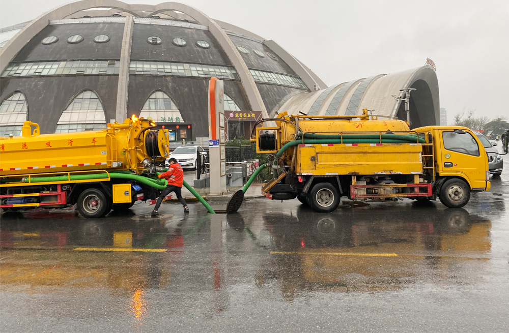 271摄山村商场管道清淤
