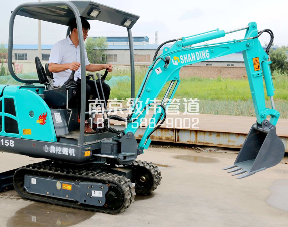 350摄山村小型挖机